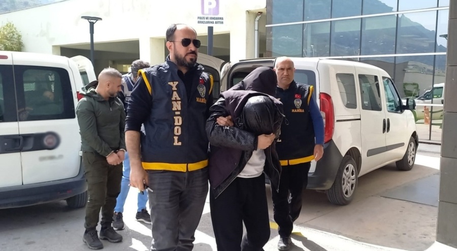 Manisa'da kendilerini avukat olarak tanıtıp araç satma bahanesiyle dolandırdılar