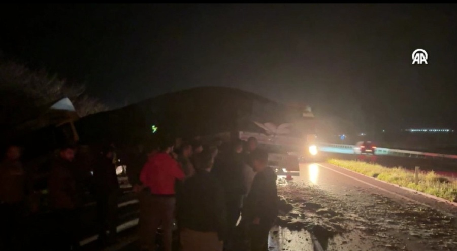 Bursa'da korkunç kaza! Tırla çarpışan otomobildeki 2 kişi yaşamını yitirdi