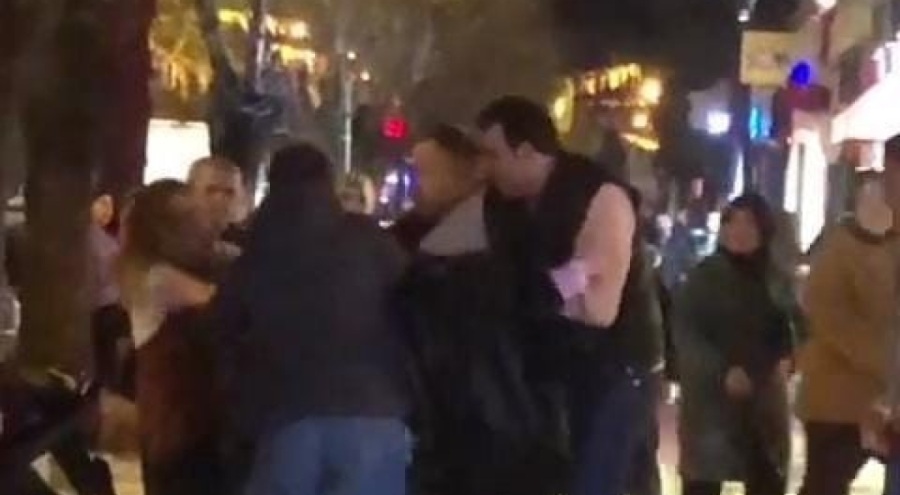 Bursa'da genç kızların kavgası kameralara yansıdı!