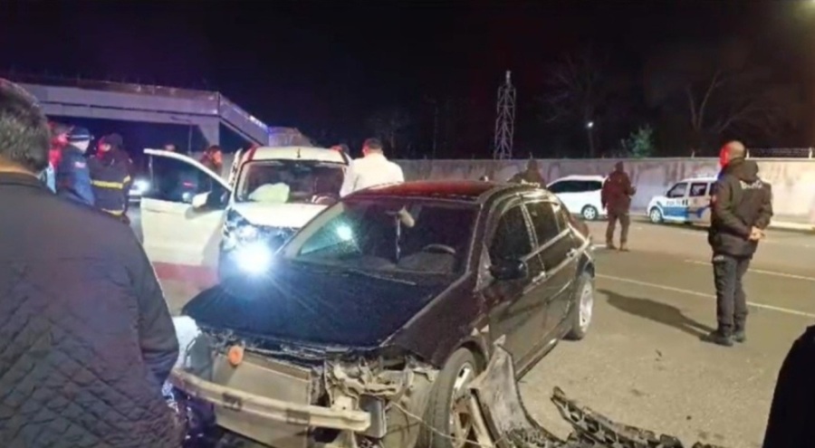 Bingöl'de iki otomobil çarpıştı: Çok sayıda yaralı!