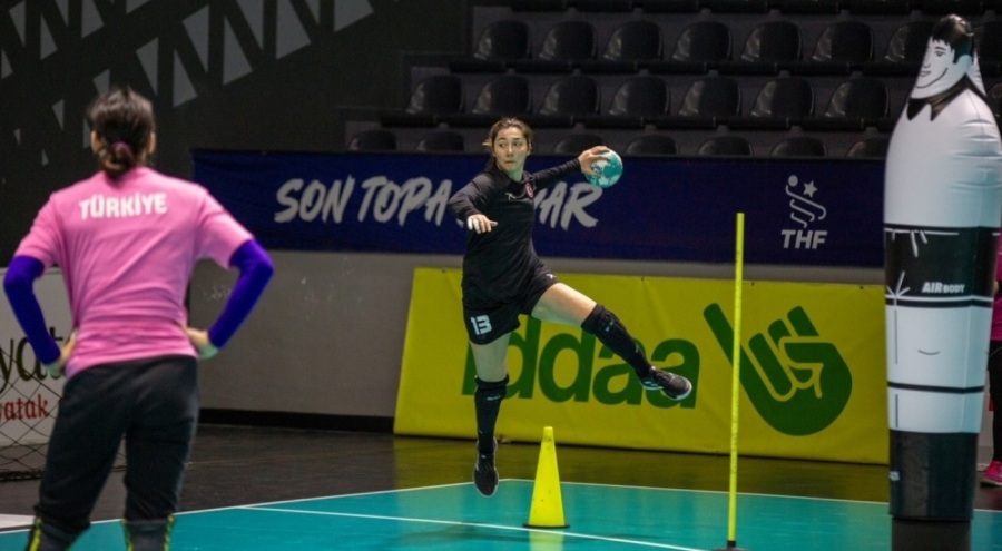 A Milli Kadın Hentbol Takımı, Karadağ ve Sırbistan maçı hazırlıklarına başladı