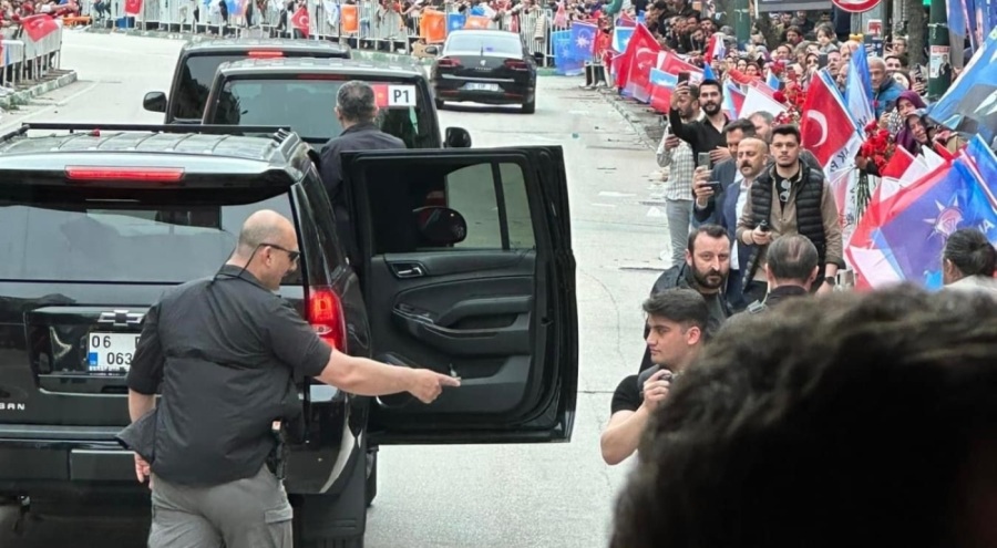 Cumhurbaşkanı Erdoğan Bursa'da çocuklara oyuncak dağıttı