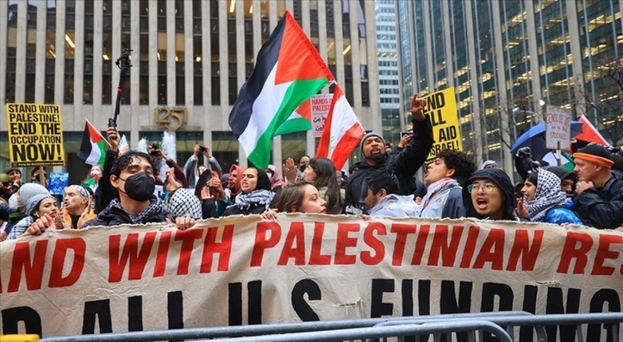 Biden'a, New York'ta bağış kampanyasını yapacağı binanın önünde protesto