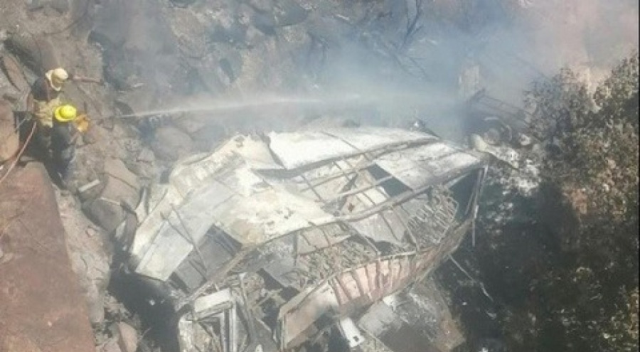 Güney Afrika'da yolcu otobüsü şarampole yuvarlandı: 45 ölü