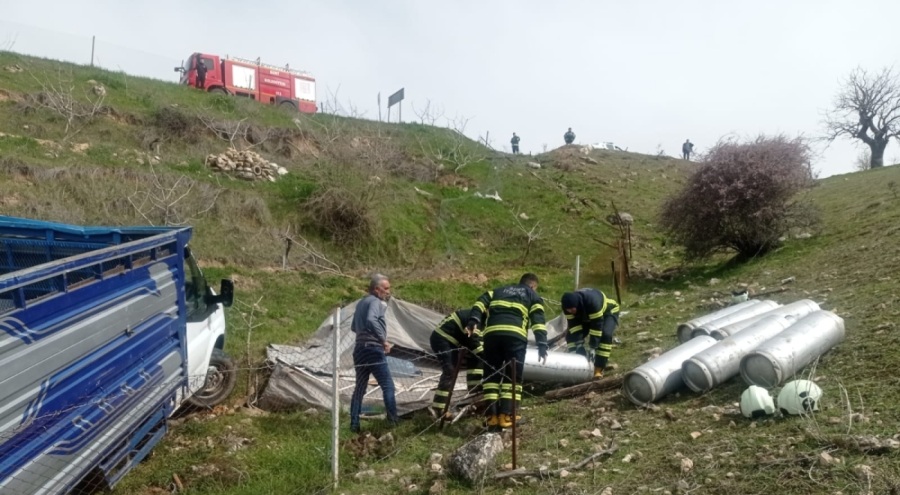 Kamyonet şarampole yuvarlandı!