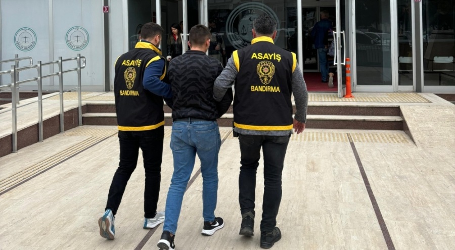 Hırsız çatı katında ekiplerce yakalandı