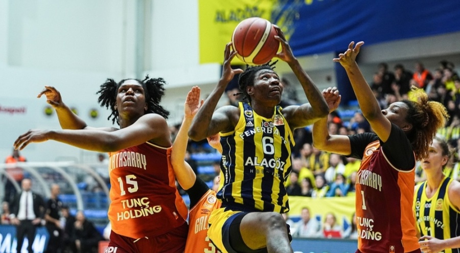 Fenerbahçe derbide farklı kazandı, avantajı yakaladı