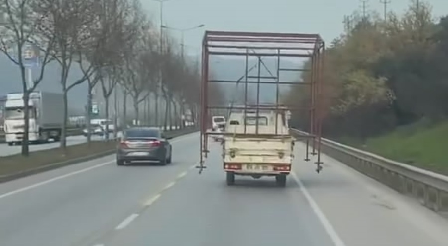 Bursa'da ölüme davetiye çıkaran taşımacılık kamerada!
