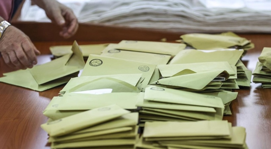 YSK, sandık kurulu başkanlarını kısa mesajlarla bilgilendirecek