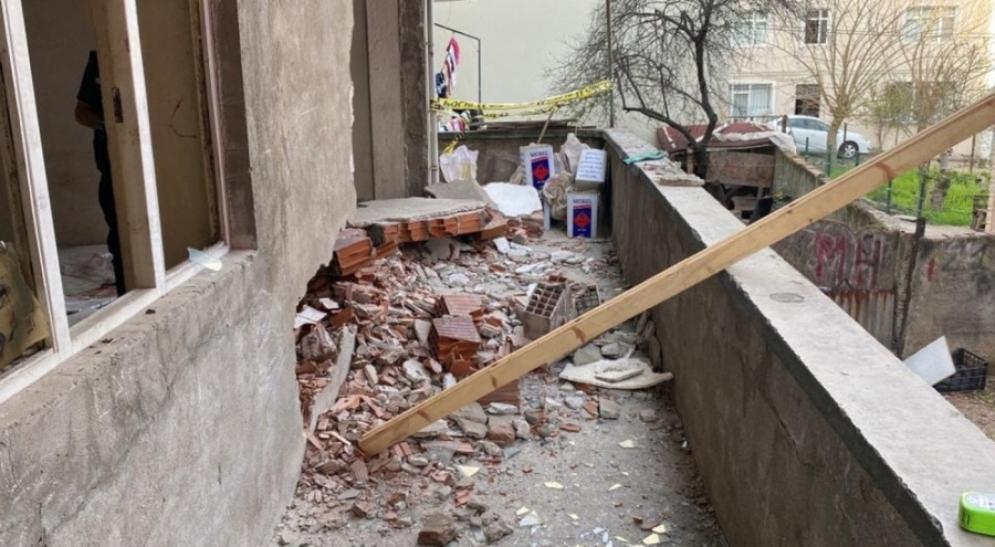 Üzerine duvar yıkılan 14 yaşındaki çocuk hayatını kaybetti