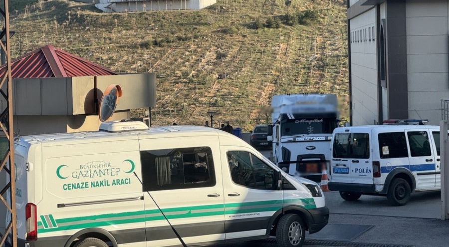 Antep'te yakıt tankerinde 2'si ölü halde 52 göçmen bulundu