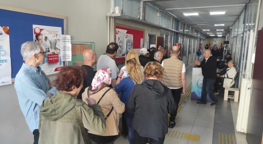 Oy pusulasının 4 tane olması İstanbul'da yoğunluğa neden oldu
