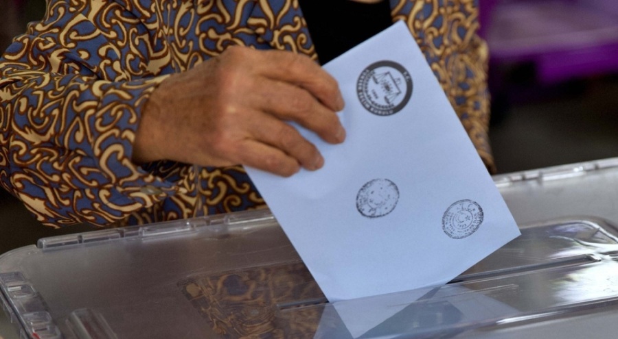 Mersin'de oy kullanırken kalp krizi geçiren kişi yaşamını yitirdi