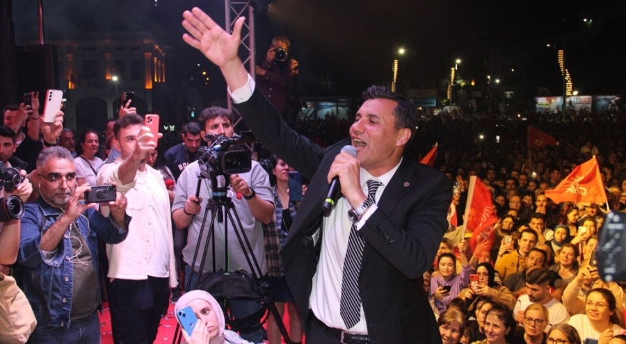 Manisa'da CHP'li aday Ferdi Zeybek kazandı
