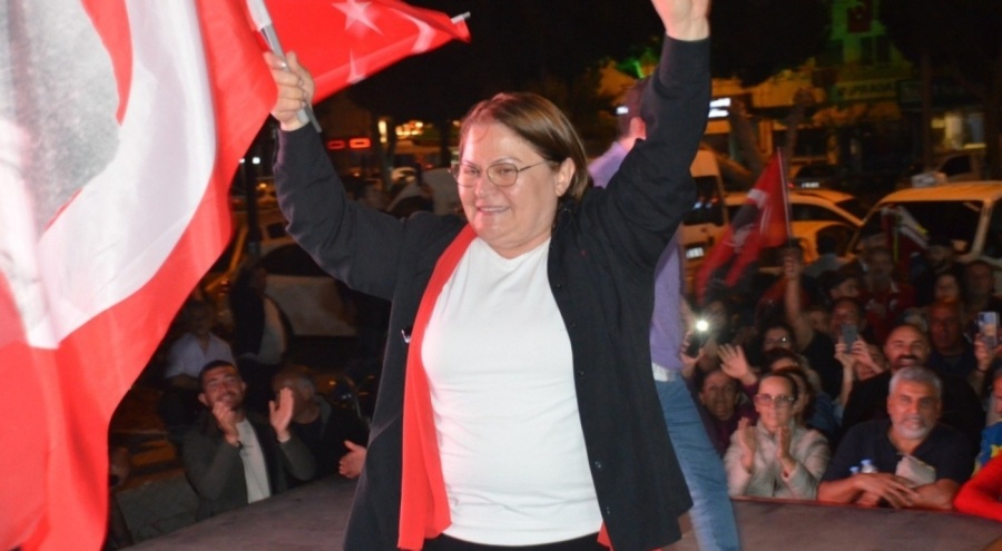 CHP'li Hatice Gençay, Didim'in ilk kadın belediye başkanı olarak seçildi