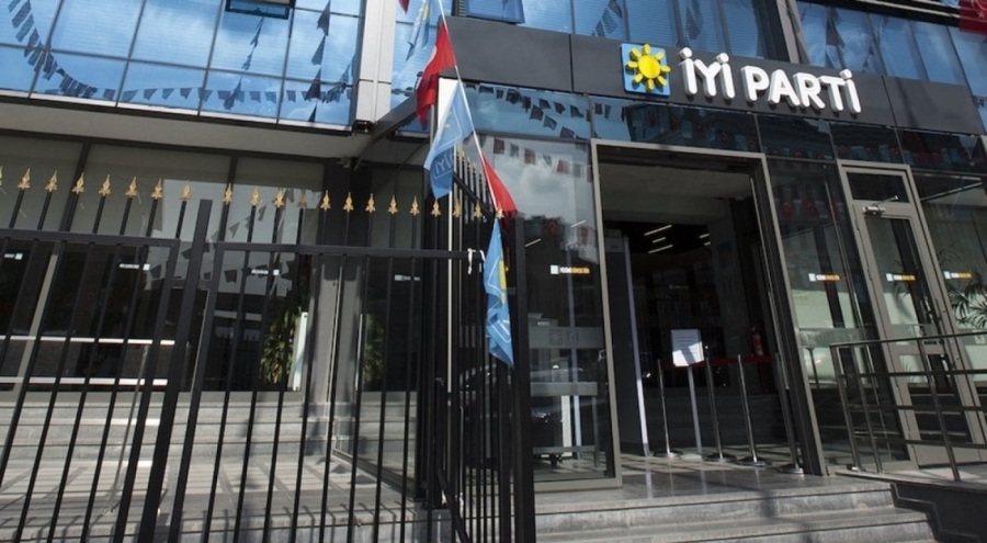 İYİ Parti'de art arda istifalar
