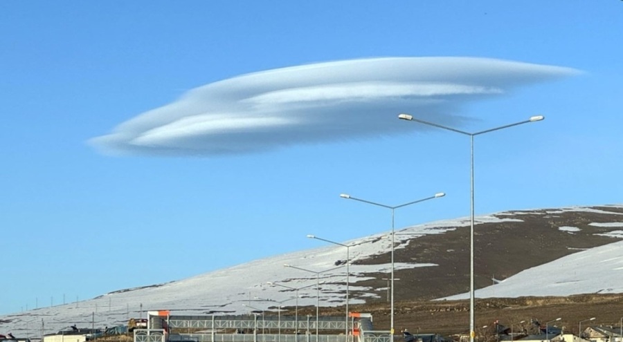 Ardahan'da mercek bulutu mest etti