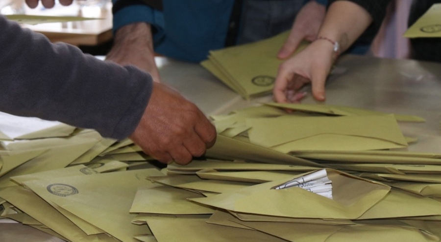 Edirne'de "Sayılmayan oylar çöpe atıldı" iddiası