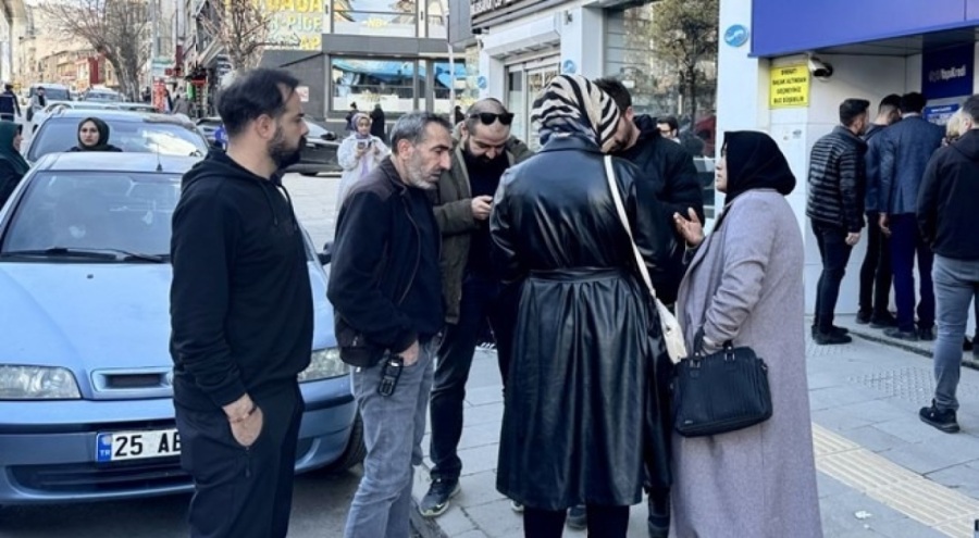 Dolandırılmak üzere olan kadın son anda kurtarıldı