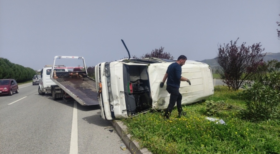 Bursa-Yalova karayolunda kontrolden çıkan minibüs takla attı!