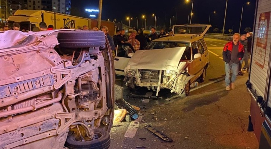 İki otomobil kafa kafaya çarpıştı! Çok sayıda yaralı var