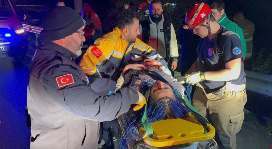 Bursa'da manzarayı izlerken istinat duvarından düşen genç kız yaralandı
