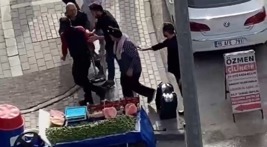 Bursa'da seyyarın satıcılardan "yer" kavgası!