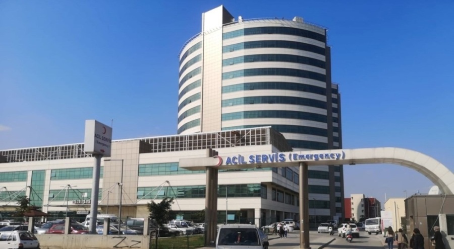 Hastanede annesine vahşeti yaşattı! Önce boğazını ve ayaklarını kesti sonra öldürdü