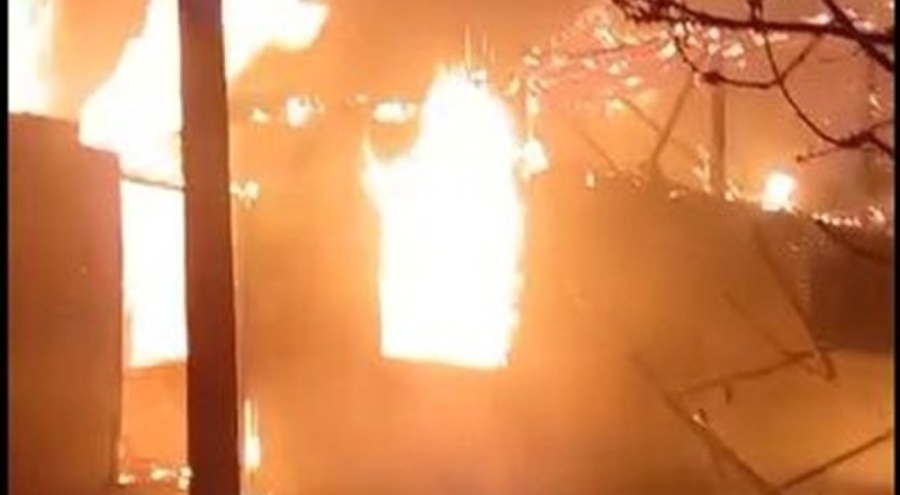 Boş ev cayır cayır yandı!