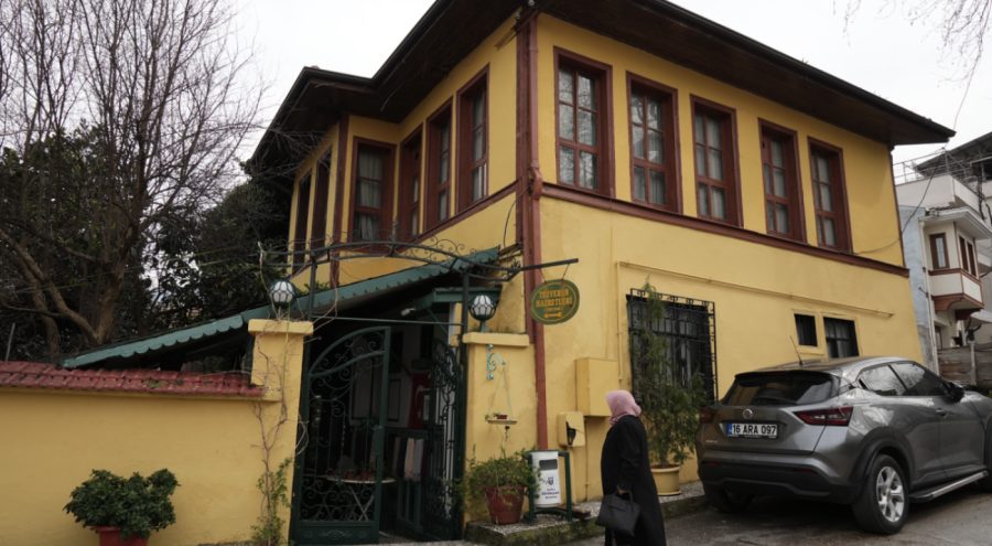 Bursa'da evin içinde şaşkına çeviren görüntü! Ziyaretçi akınına uğruyor