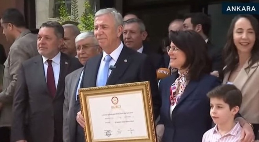 Mansur Yavaş mazbatasını aldı