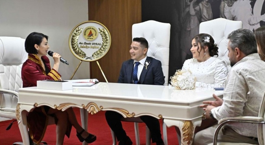 Nikah salonlarında '04.04.2024' yoğunluğu yaşanıyor