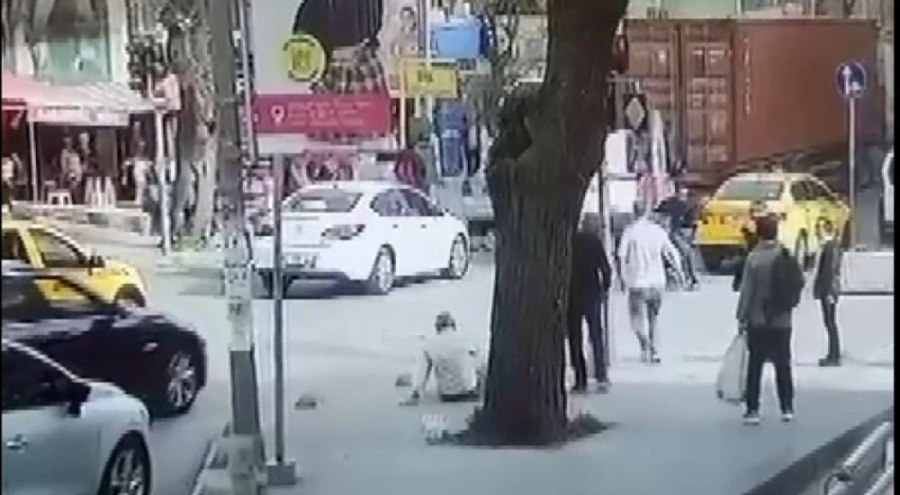 Taksiciden yayaya yumruk