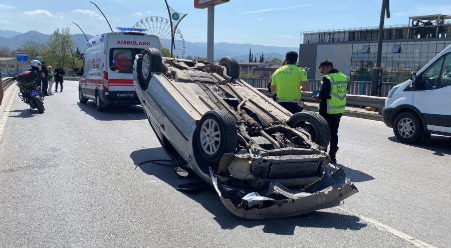 Köprü üzerinde cipe arkadan çarpan otomobil takla attı
