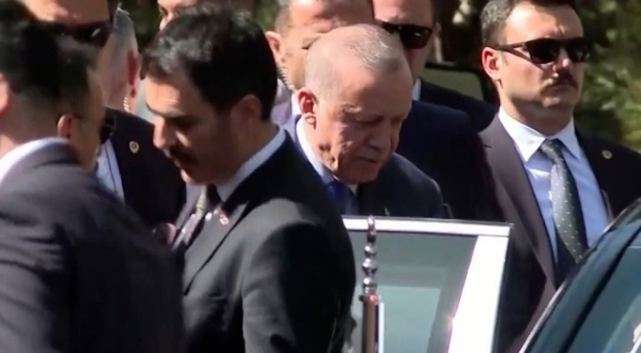 Erdoğan, Alparslan Türkeş'in kabrini ziyaret etti