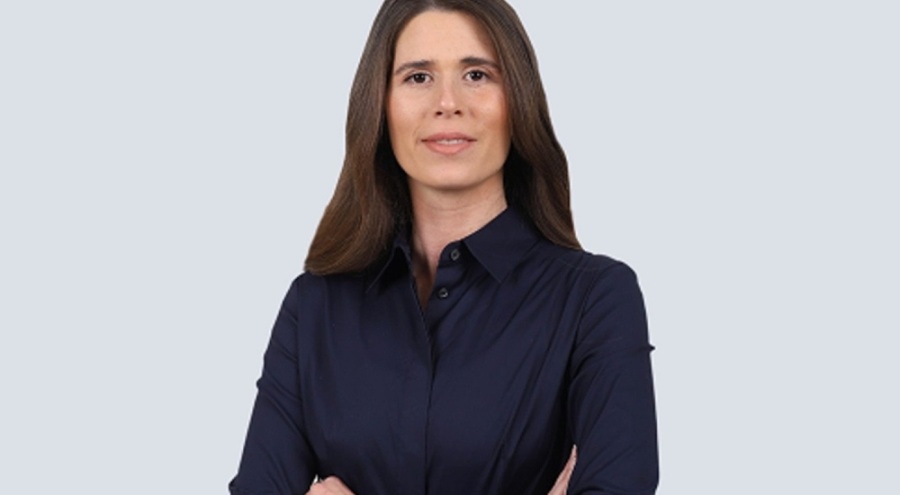 Çeşme'nin ilk kadın belediye başkanı Lal Denizli, görevine başladı