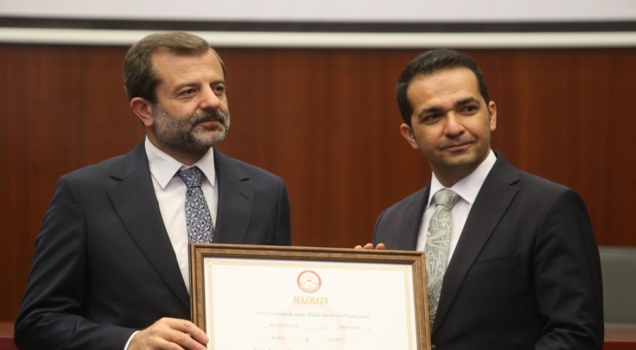 Gürsu Belediye Başkanı Mustafa Işık mazbatasını aldı