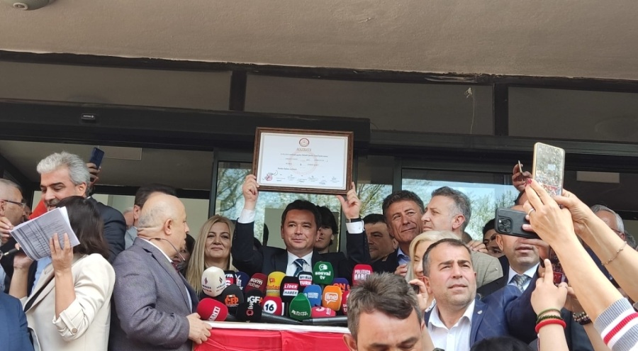 Erkan Aydın mazbatasını aldı... "Osmangazi'nin yüzünü güldüreceğiz"