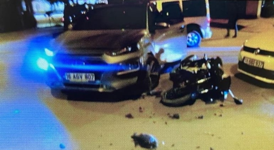 Bursa'da otomobil ile motosiklet çarpıştı!