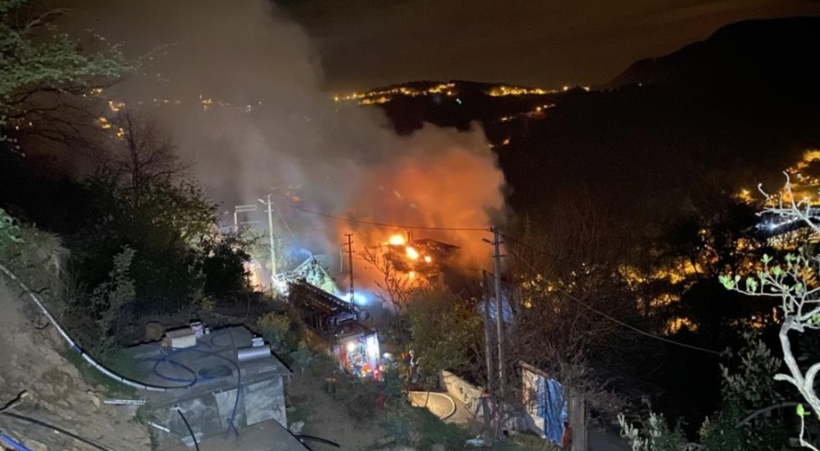 3 katlı binada korkutan yangın