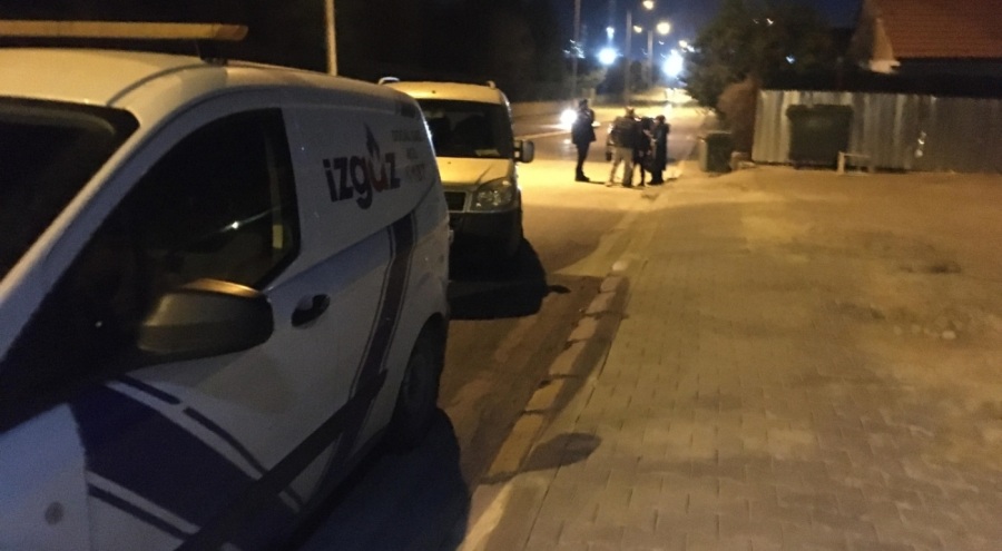 Gaz pedalı takılı kalan otomobil  dehşet saçtı