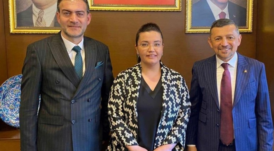 Simav'ın ilk kadın belediye başkanı Aktulun göreve başladı