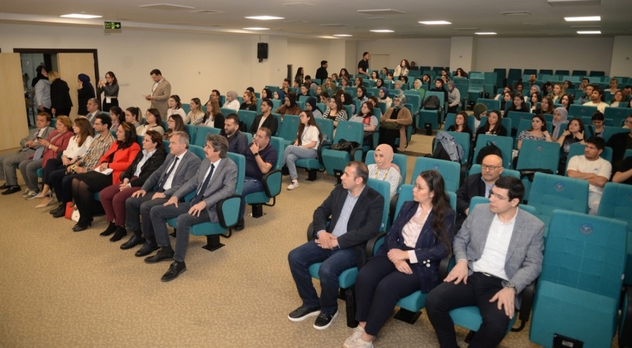 Akademisyen ve sektör temsilcileri 2. Kimya Zirvesi'nde ağırlandı