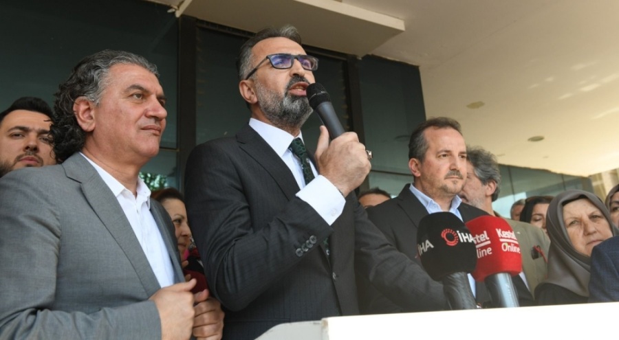 Kestel Belediye Başkanı Ferhat Erol mazbatasını aldı