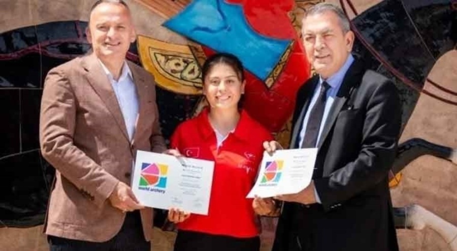 Milli okçu Hazal Burun'un dünya rekoru kabul edildi