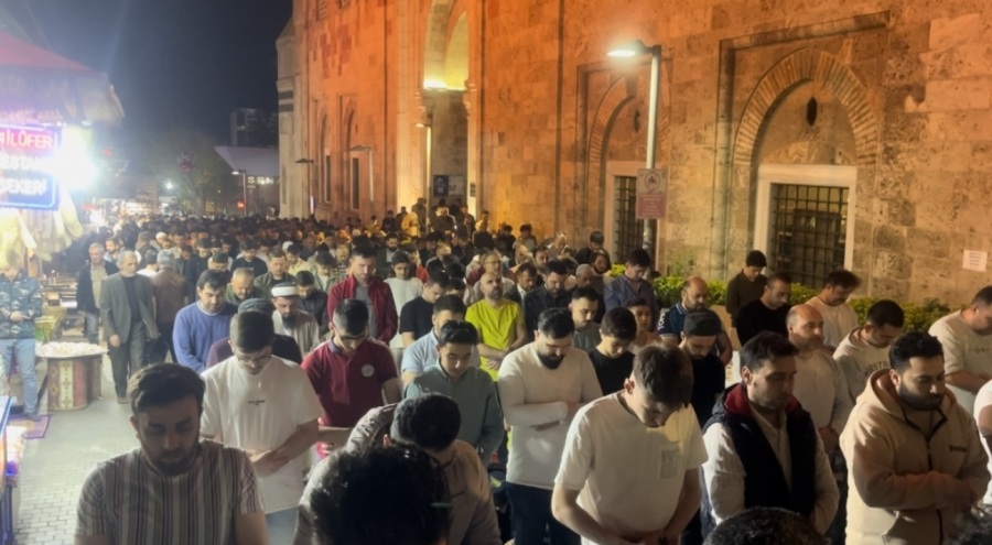 Ulu Camii, Kadir Gecesi'nde doldu
