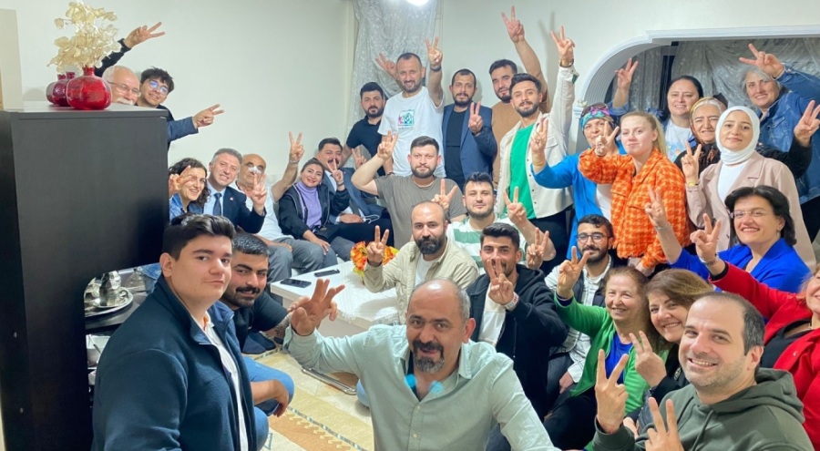 O saldırgan tutuklanacak mı?  CHP örgütü saldırıya uğrayan meclis üyesini yalnız bırakmadı