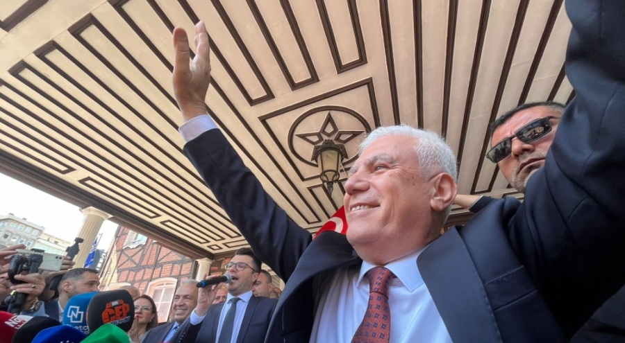 Mustafa Bozbey, görevi devraldı: "Öyle güzel işler olacak ki herkes Bursa'yı konuşacak"