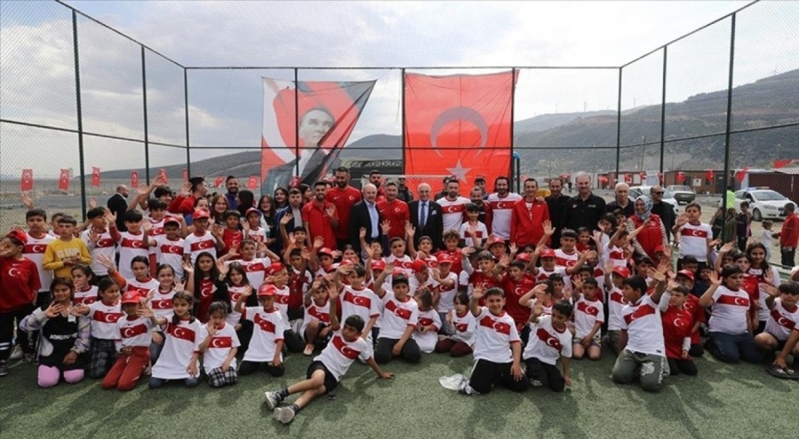 TFF heyeti, depremzedelerle buluştu