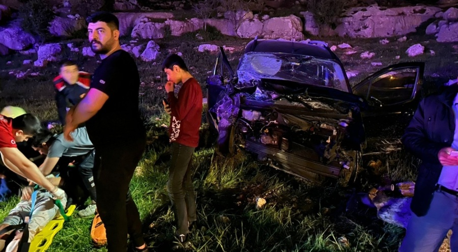 Otomobil ile hafif ticari araç çarpıştı: 6 yaralı